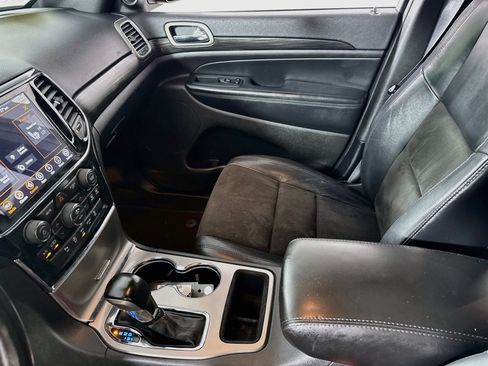 Used 2021 Jeep Grand Cherokee Laredo X AWD/4WD image 25