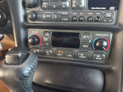 Used 2001 Chevrolet Corvette Convertible w/ Preferred Equipment Group2 image 23