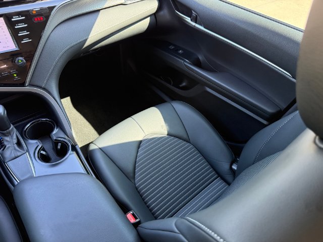 Used 2020 Toyota Camry SE FWD image 23