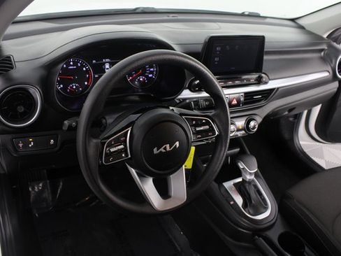 Used 2024 Kia Forte LXS w/ LXS Technology Package image 8