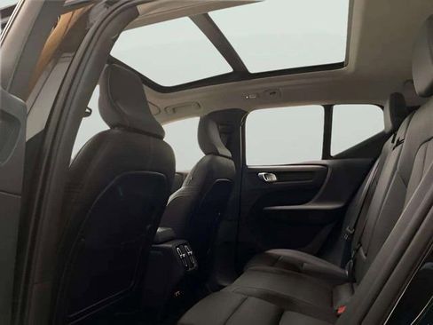 Used 2025 Volvo XC40 B5 Core image 69