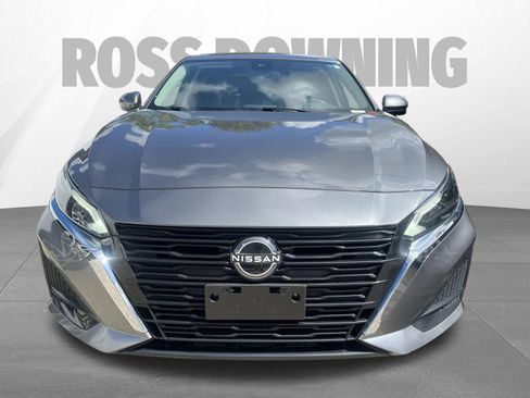 Used 2023 Nissan Altima 2.5 SV FWD image 2