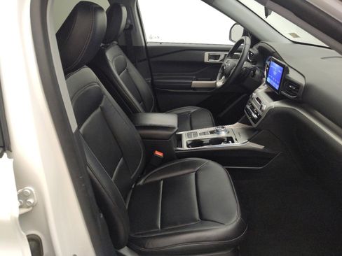 Used 2020 Ford Explorer XLT w/ Equipment Group 202A RWD image 21