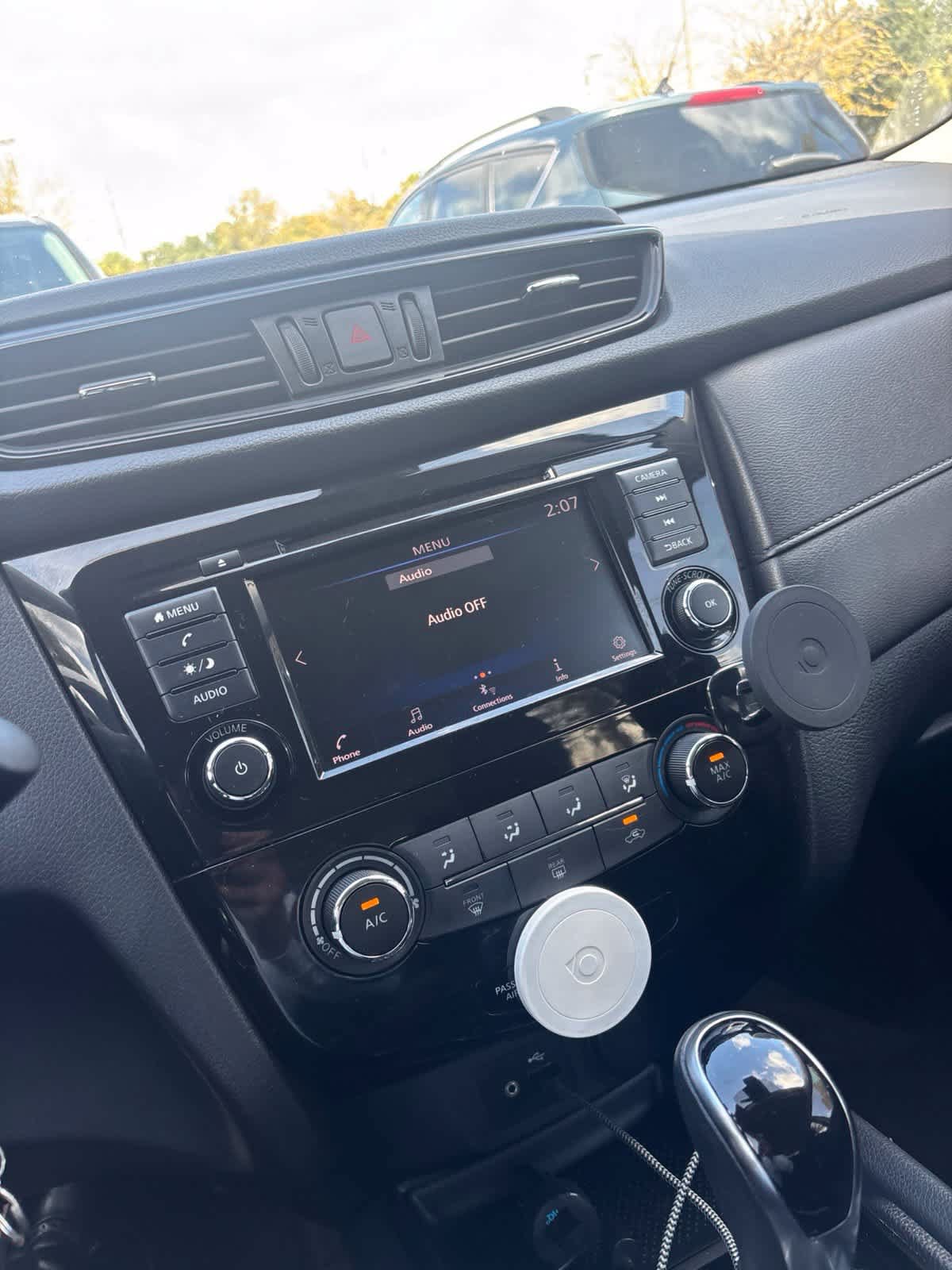 Used 2019 Nissan Rogue S w/ Special Edition Package AWD/4WD image 4