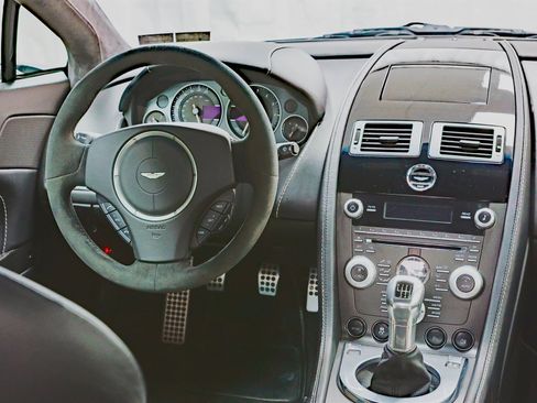 Used 2011 Aston Martin V12 Vantage Coupe image 62