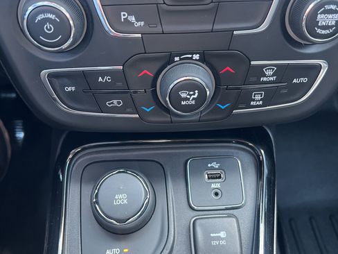Used 2018 Jeep Compass Latitude w/ Popular Equipment Group AWD/4WD image 13