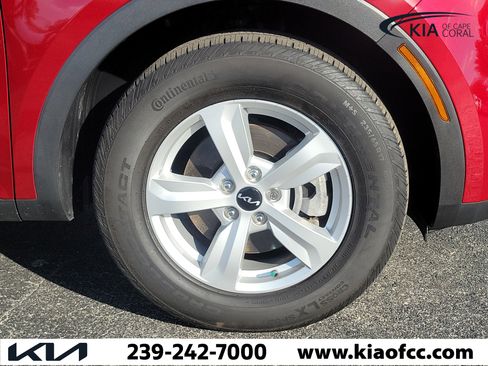 Certified 2023 Kia Sorento LX FWD image 8