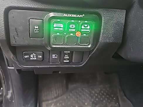 Used 2021 Toyota Tacoma TRD Off-Road image 8