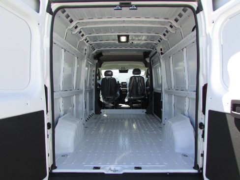 Used 2025 RAM ProMaster 2500 w/ Convenience Group image 25