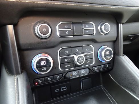 Used 2023 GMC Yukon XL AT4 w/ AT4 Premium Package image 23