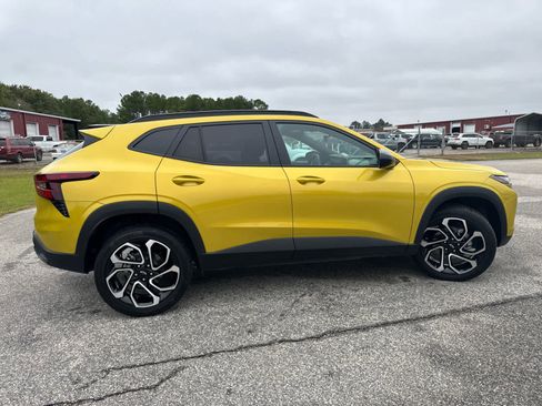 Used 2025 Chevrolet Trax RS image 8