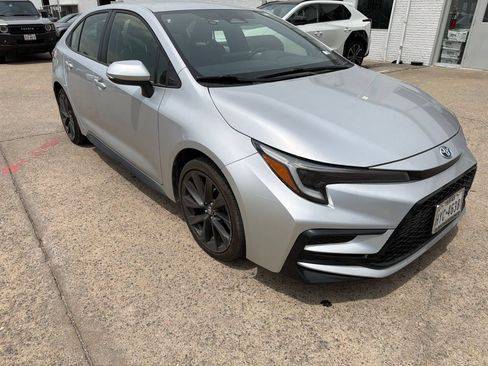 Used 2024 Toyota Corolla SE FWD image 2
