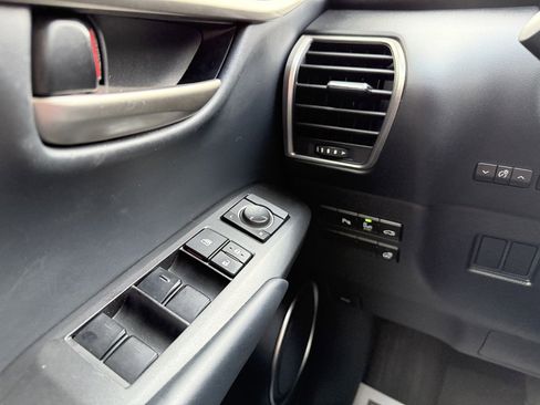 Used 2015 Lexus NX 300h AWD image 34