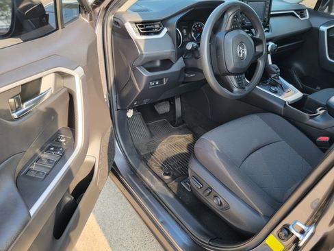 Used 2022 Toyota RAV4 XLE image 14