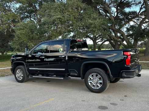 Used 2026 Chevrolet Silverado 2500 High Country w/ Technology Package AWD/4WD image 7