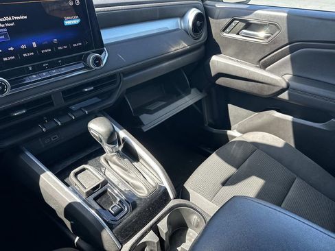 Used 2023 Chevrolet Colorado LT RWD image 32