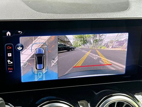 Used 2025 Mercedes-Benz EQB 300 4MATIC image 26