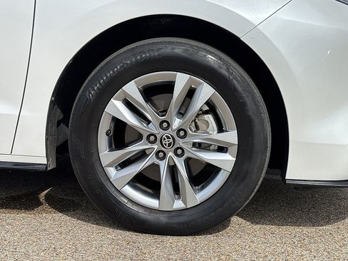 Certified 2023 Toyota Sienna Limited FWD image 25