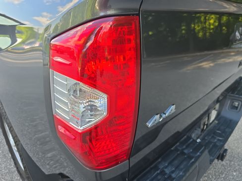 Used 2020 Toyota Tundra SR5 w/ SR5 Convenience Package AWD/4WD image 30