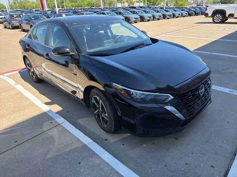 Used 2024 Nissan Sentra SV image 3