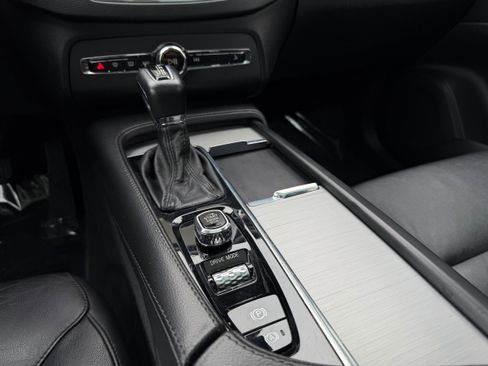 Used 2021 Volvo XC90 T5 Momentum w/ Advanced Package image 17