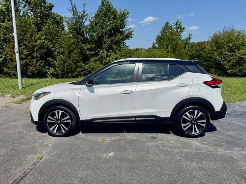 Used 2020 Nissan Kicks SR FWD image 2