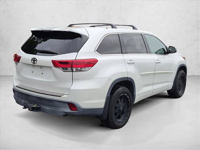 Used 2017 Toyota Highlander LE AWD/4WD image 6