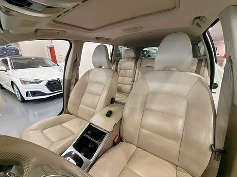 Used 2012 Volvo XC70 3.2 FWD image 12