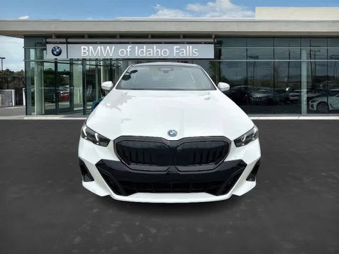 Used 2026 BMW 550e xDrive 550e xDrive image 3