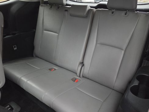 Used 2020 Toyota Highlander Limited image 13