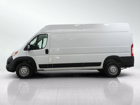 Used 2024 RAM ProMaster 2500 w/ Convenience Group FWD image 2
