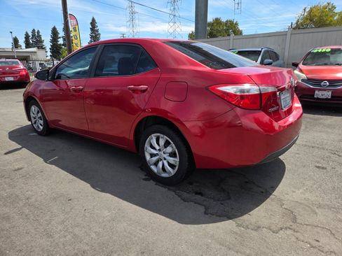 Used 2016 Toyota Corolla LE FWD image 2