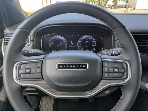Used 2024 Jeep Wagoneer L Series II w/ Flexible Seating Group RWD image 20