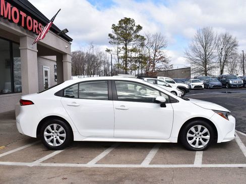 Used 2021 Toyota Corolla LE image 7