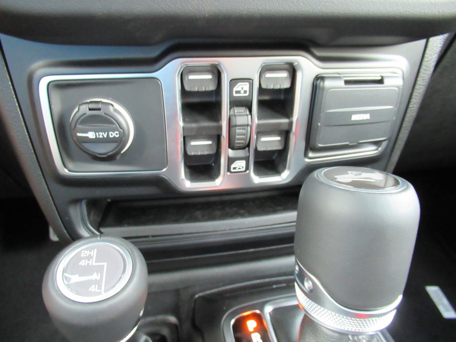 New 2026 Jeep Wrangler Unlimited Sahara AWD/4WD image 27