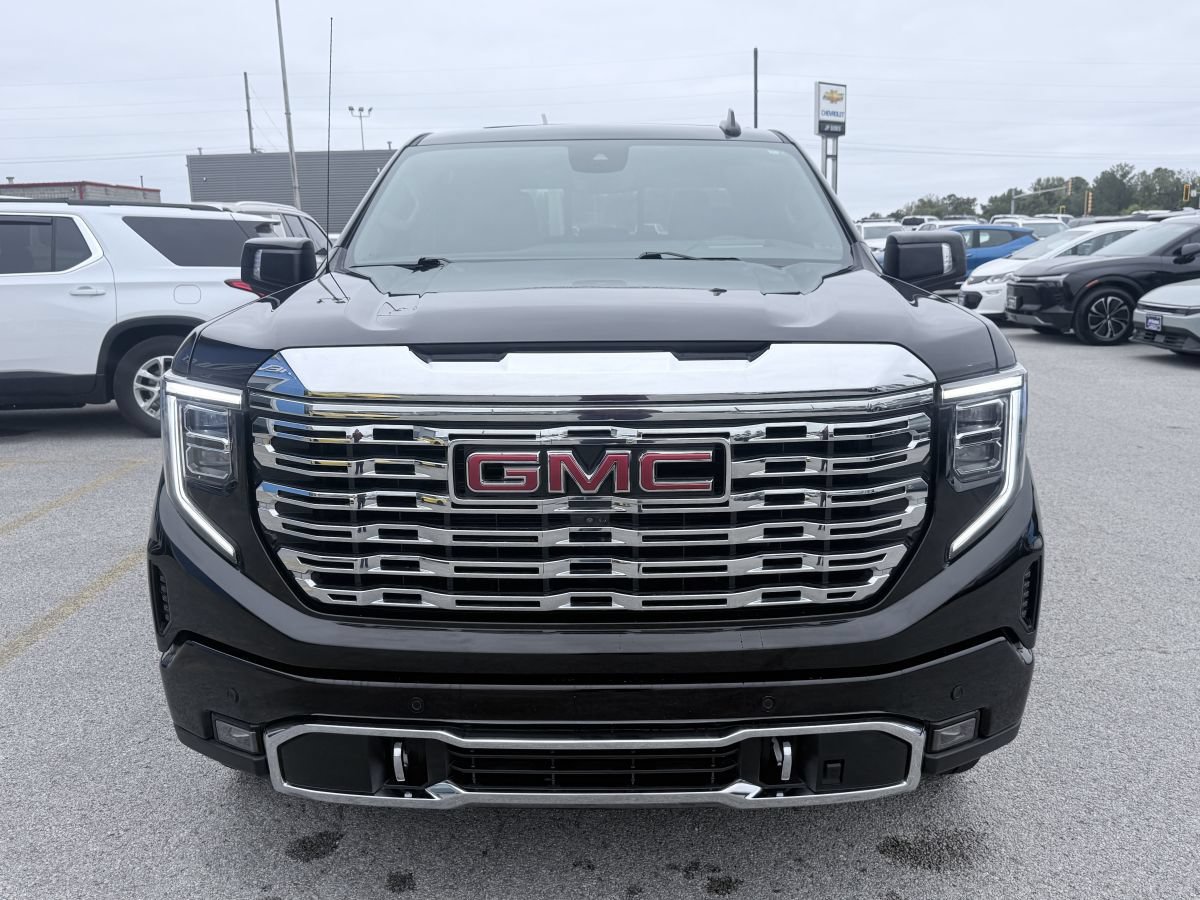 Used 2023 GMC Sierra 1500 Denali w/ Denali Reserve Package AWD/4WD image 2