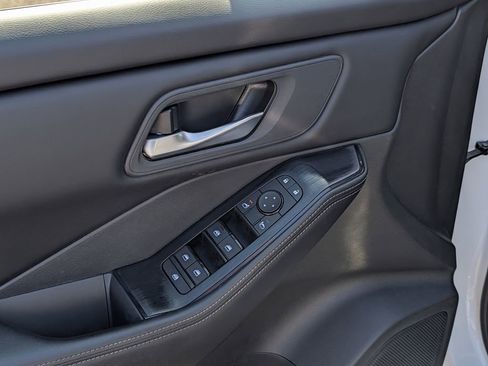 Used 2025 Nissan Rogue SV image 21