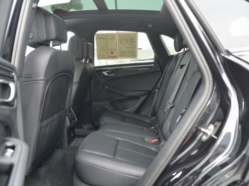 Certified 2025 Porsche Macan image 14