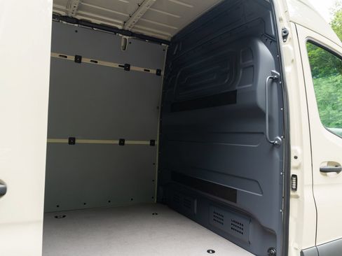 Used 2025 Mercedes-Benz Sprinter 2500 image 14