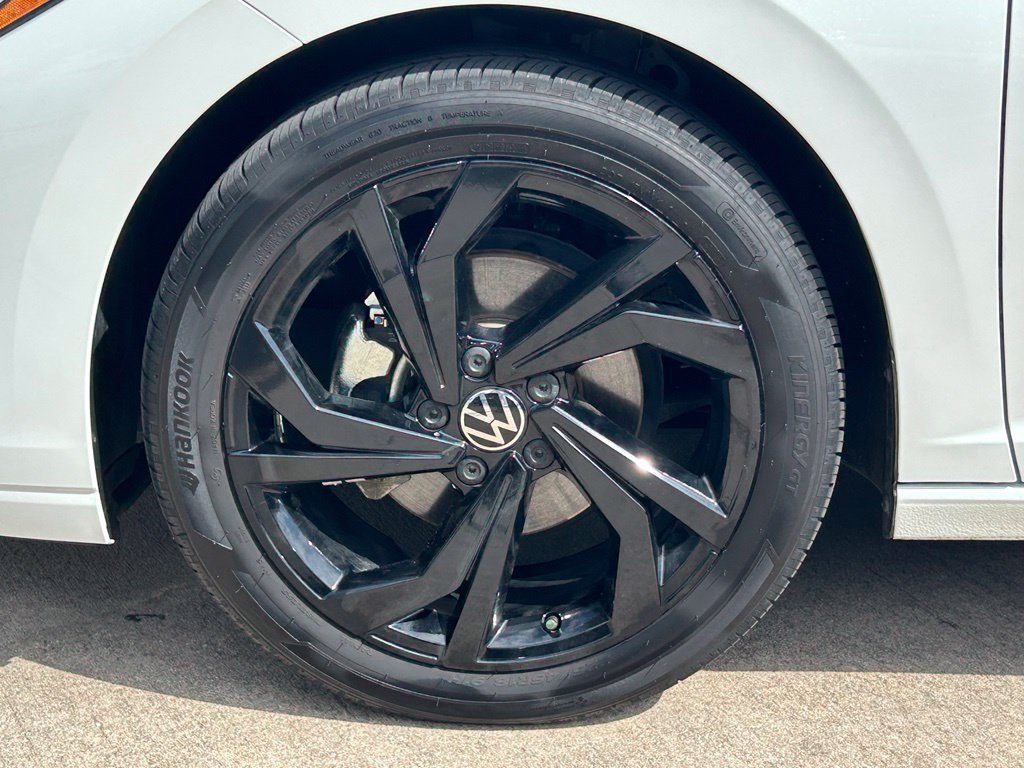 Certified 2026 Volkswagen Jetta SE w/ Black Wheel Package FWD image 37