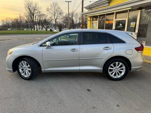 Used 2013 Toyota Venza XLE image 3