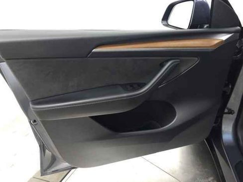 Used 2022 Tesla Model Y Performance image 16