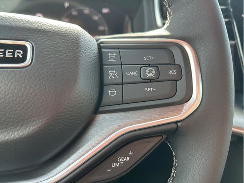 New 2026 Jeep Grand Wagoneer L Limited AWD/4WD image 16
