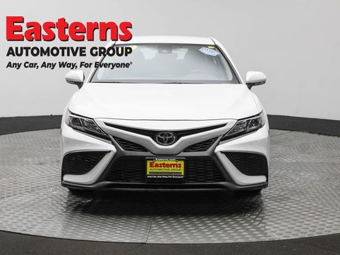 Used 2024 Toyota Camry SE image 2