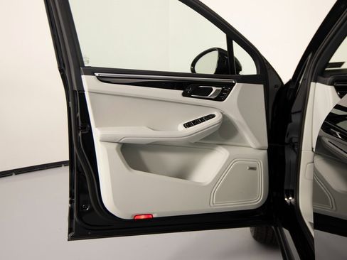 New 2026 Porsche Macan S image 12