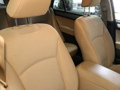 Used 2016 Subaru Outback 2.5i Premium image 11