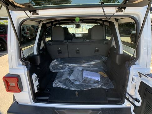 New 2024 Jeep Wrangler Unlimited Rubicon w/ Safety Group image 28