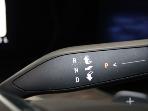 Used 2025 Chevrolet Suburban Z71 image 36