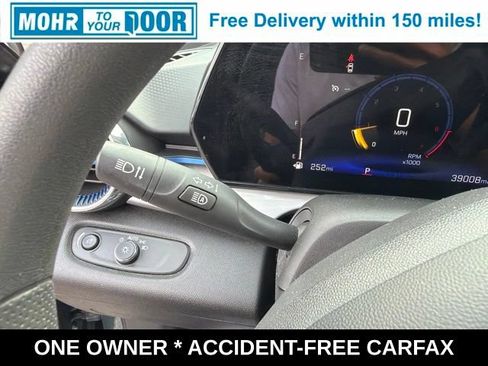 Used 2025 Chevrolet Trax LT FWD image 19