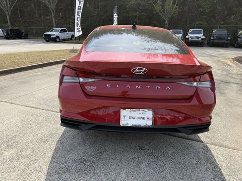 Used 2022 Hyundai Elantra SEL w/ Convenience Package image 6